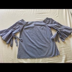 H&M Off-Shoulder Top w Fluttery Bow Sleeves